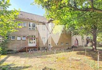 großer Gebäudekomplex