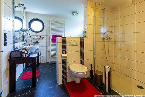 Badezimmer Wohngeschoss links