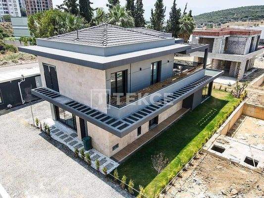 Detached Villas in a Complex in Aydın Kuşadası