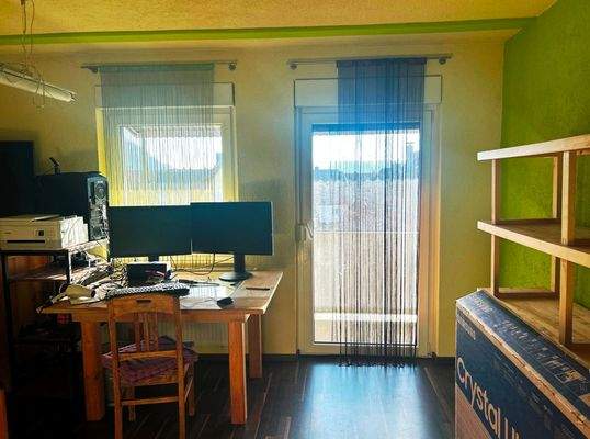 4 Schlafzimmer mit Balkon im OG.jpg