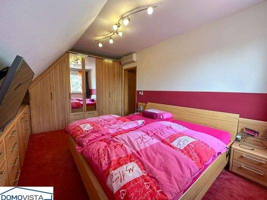 20. 1.OG Schlafzimmer 2