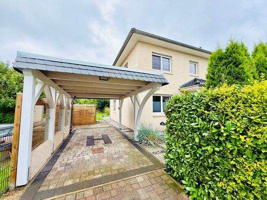 Haus mit Carport