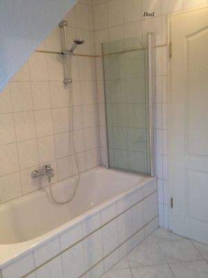 Badewanne mit Dusche