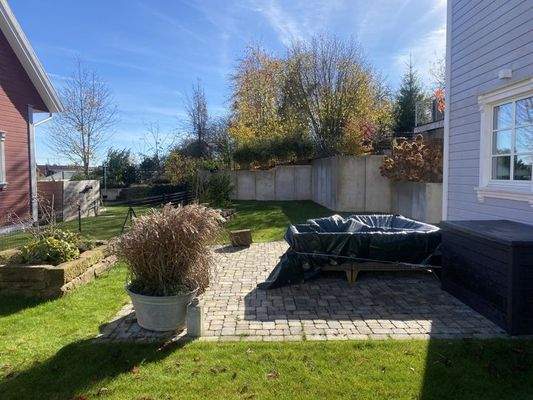 weitläufiger Garten