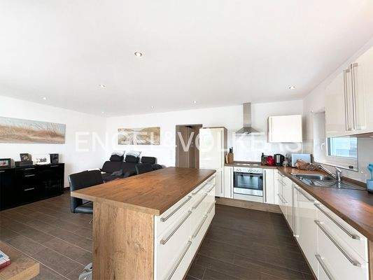 ELW: Hochwertige Einbauküche