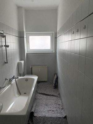 Tageslichtbad mit Wanne