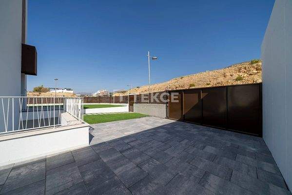 Villas in Proximity to the City in Finestrat Alicante