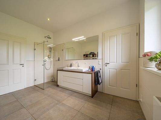 Badezimmer im Erdgeschoss