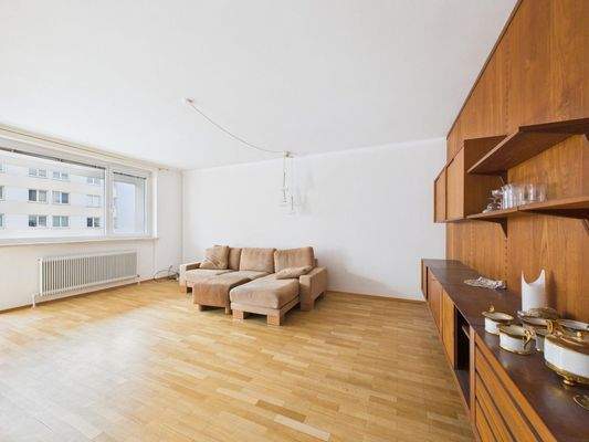 CAM04191G0-PR0074-STILL008