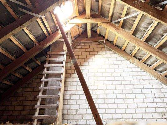 Große Ausbaureserve im Spitzboden 