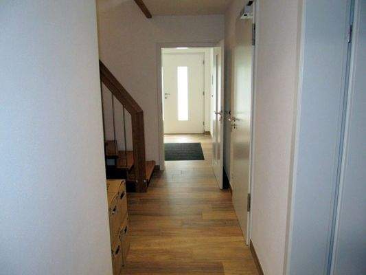 Eingang UG mit Diele und Treppe.JPG