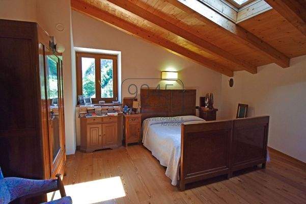 Exklusive Villa mit Panoramablick und großem Grundstück – Ala