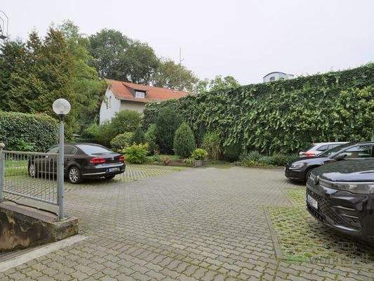 PKW-Stellplatz im Innenhof