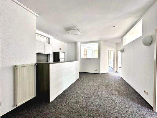 Empfang und Küche.jpg