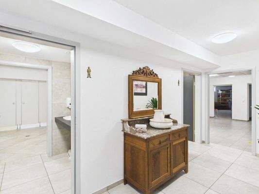 Sanitäranlagen& Lagerfläche