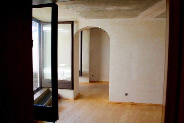 Blick aus Flur durch R3 auf R4