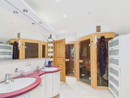 Master-Bad mit Sauna