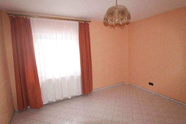 mit  Fensterfront zur Gartenseite