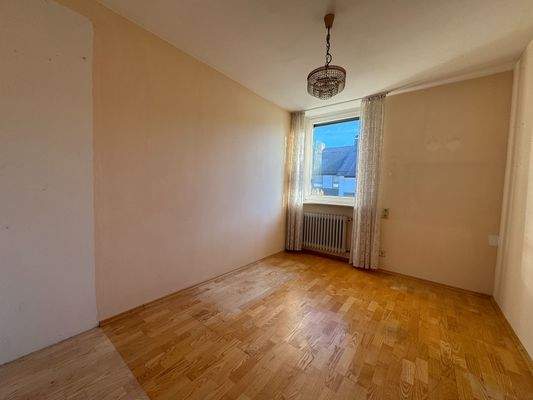 1. Kinder-/Arbeitszimmer im OG