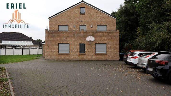 Seitenansicht Parkplatz