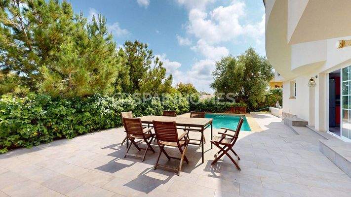 5 Bedroom House with Garden and Jacuzzi in Orihuela Costa