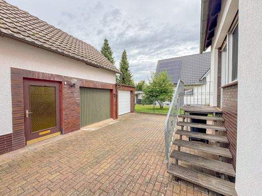 Zugang Garagen + Nebenräume