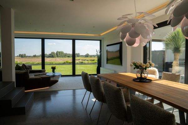 Heller Wohn-/Essbereich