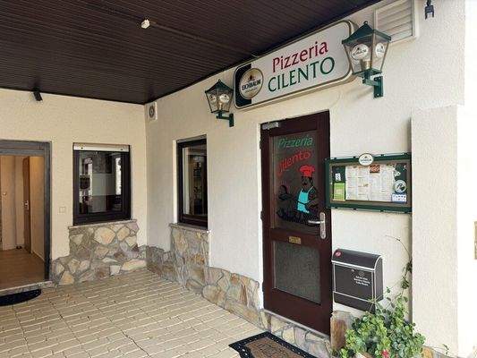 Eingang Gewerbe / Pizzeria