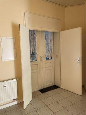 Wohnungseingang mit Zwischentür