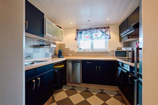 Küche mit Einbauküche 