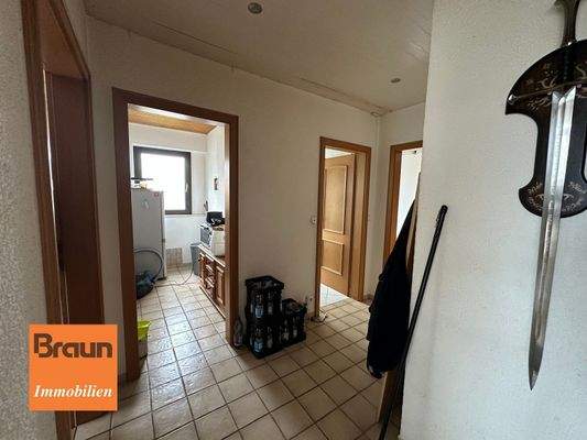 OG links 2-Zimmer, VS-S, Flur