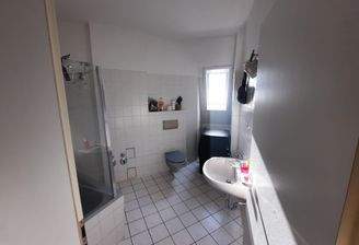 Badezimmer mit Badewanne