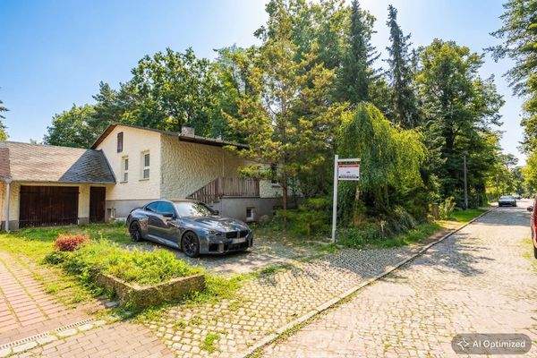 [KI-optimiertes Foto] Blick von der Straße