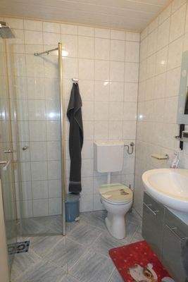 Bad 2 mit Dusche