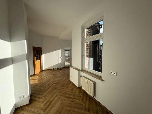 Helles Wohnzimmer mit Parkett