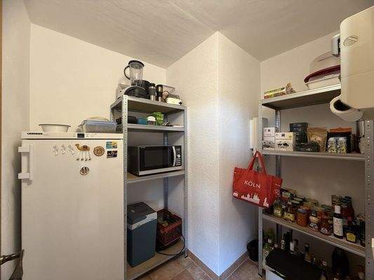 Vorratsraum hinter Küche