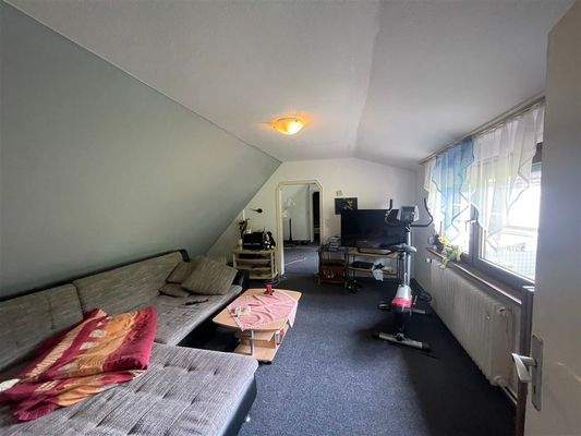 DG: Wohnzimmer (Weitwinkelaufnahme)