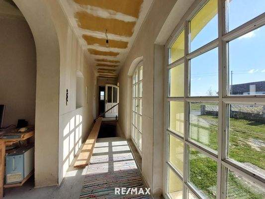 freundlicher, sonnendurchfluteter Vorraum