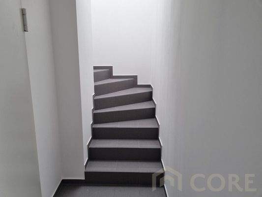 Treppe in 1. OG Wohnung