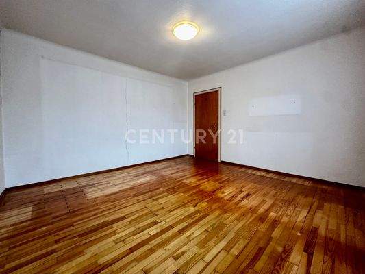 Zimmer Benny 1: Entgegengesetzte Ansicht