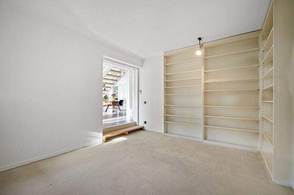 Bibliothek mit Einbauten