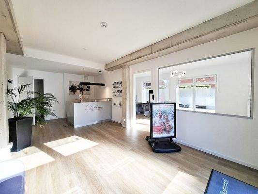 Eingangs- und Empfangsbereich Bild 2