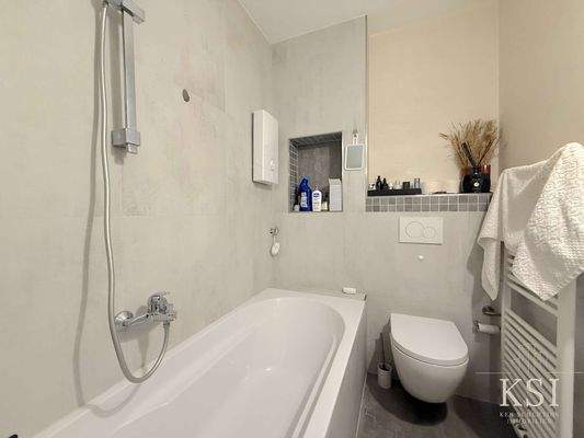 2. OG rechts Badezimmer A2