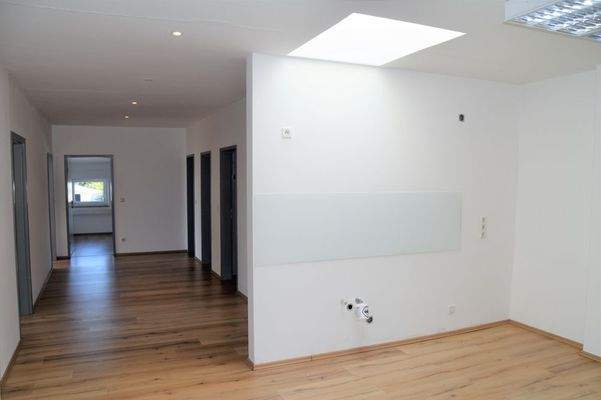 Theisinger Immobilien Gewerbe, Anschluss für eine Teeküche