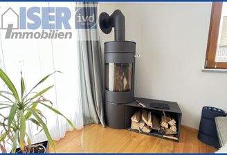 modernes Kaminofen im Wohnzimmer