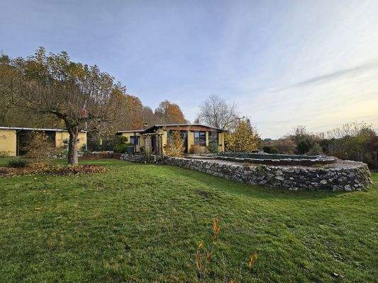 Ansicht Westen mit Poolseite Herbstimpression