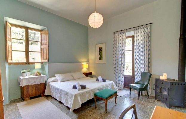 Stadthaus-Pool-Mancor-de-la-Vall-Views