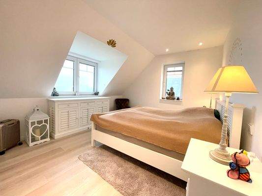 Schlafzimmer 1 