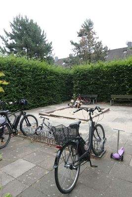 Spielplatz direkt vor dem Haus