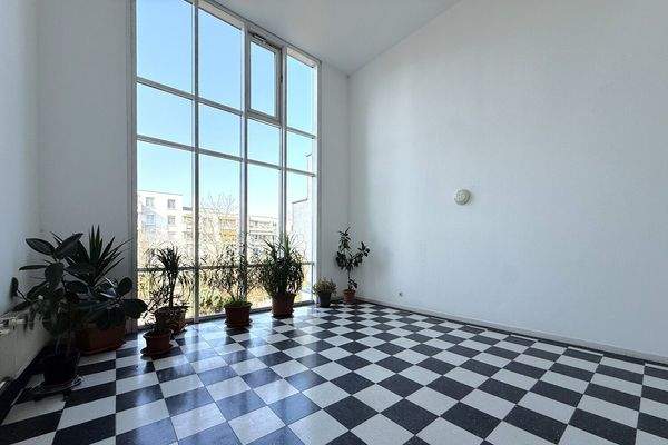 große Fensterflächen im Treppenhaus